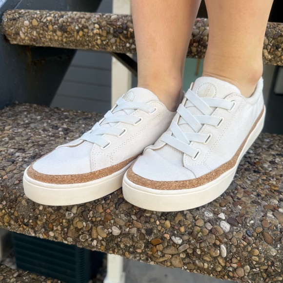 NEW REVITALIGN White Flats Minimalist Design, super comfortable, - Picture 8 of 12